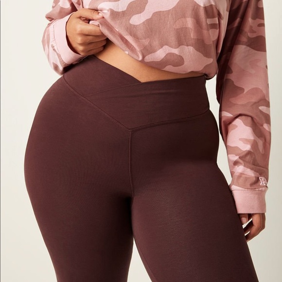 PINK | Crossover Flare Leggings - Picture 2 of 5